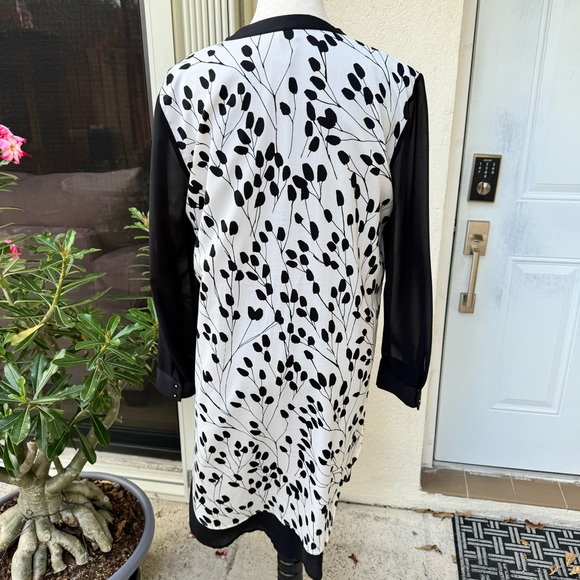 DKNY. Women’s Ivory & Black Sheer Shirt Dress. Long sleeves. Size M. But… - Picture 4 of 11